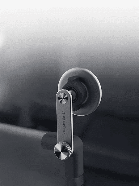 Держатель для телефона c беспроводной зарядкой Lixiang L9, 2023 год