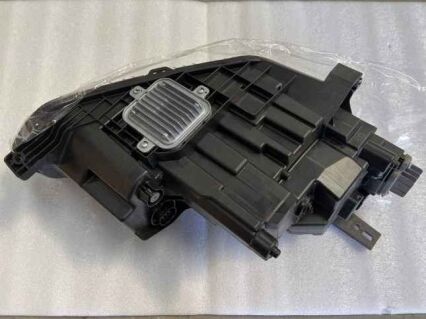 Левый передний комбинированный фонарь ELEAD-4121010A-F