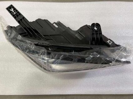 Передний правый комбинированный фонарь ELEAD-4121020A-F